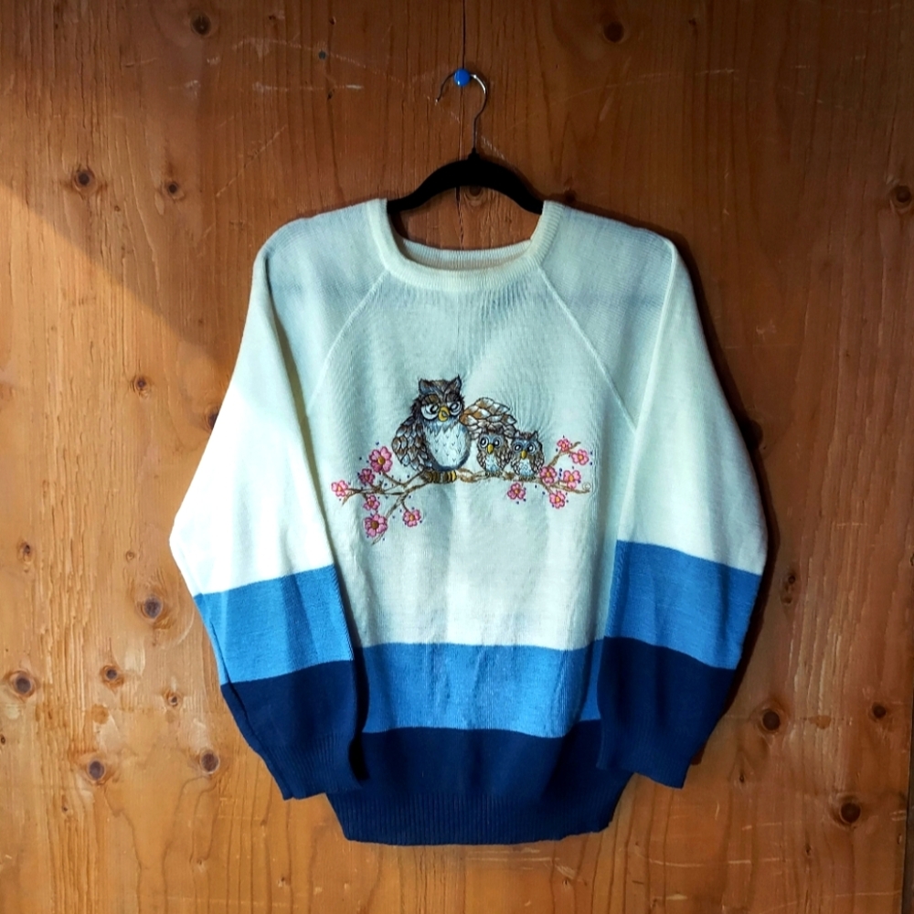 Vintage Cynles Embroidered Owl Family Ivory/Blue Knit Crewneck Sweater
